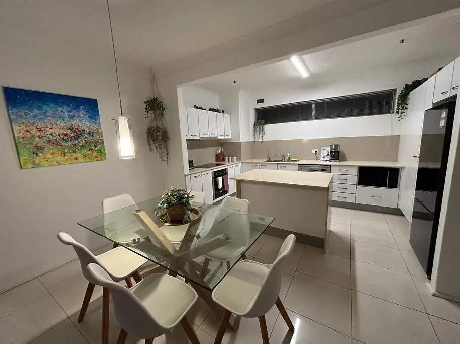 Entire Rental Unit Ocean City Views Netflix Gold Coast Daire