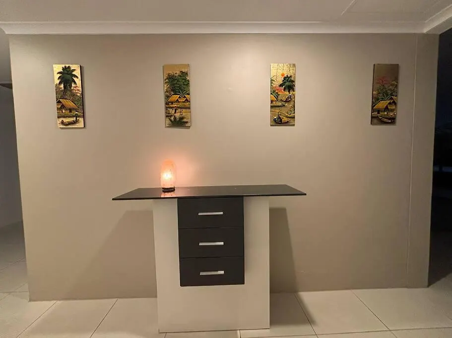 Entire Rental Unit Ocean City Views Netflix Gold Coast Appartamento